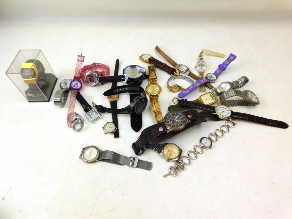 Lot of Watches including Mickey Mouse and Eeyore: Lot of Watches including Mickey Mouse and Eeyore EI1