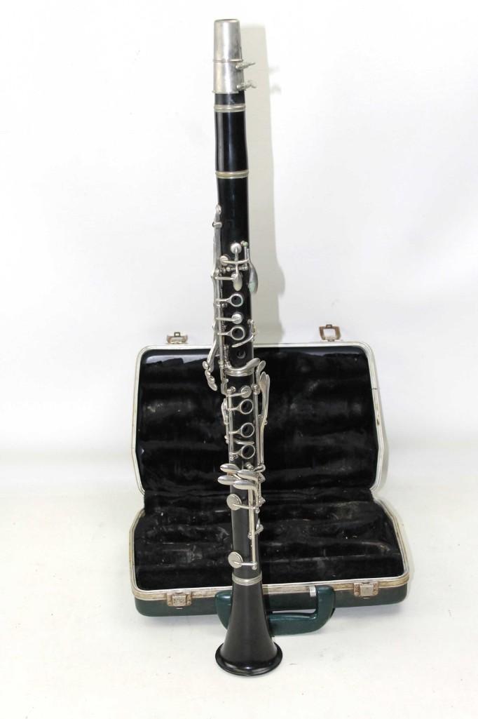 Bundy Clarinet with case: Bundy Clarinet with case