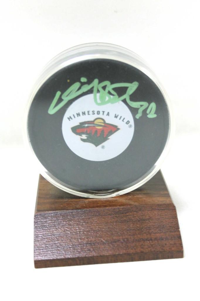 Hockey Puck signed Niklas Backstrom NO COA: Hockey Puck on a display stand signed Niklas Backstrom , Former all star Minnesota Wild Goalie NO COA . 