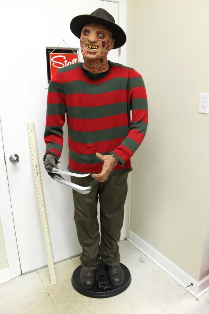 6 Ft Tall Animatronic Freddy Krueger Halloween Prop (1 of 12)