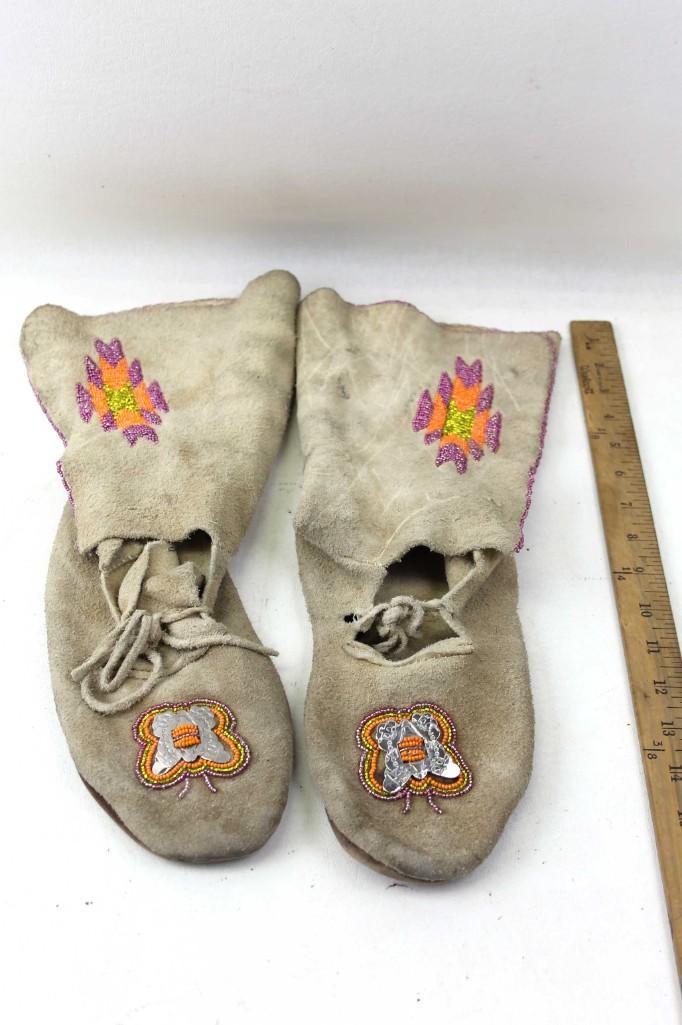 Vintage Nez Perce Southwest Beaded Moccasins: Vintage Nez Perce Southwest Beaded Moccasins