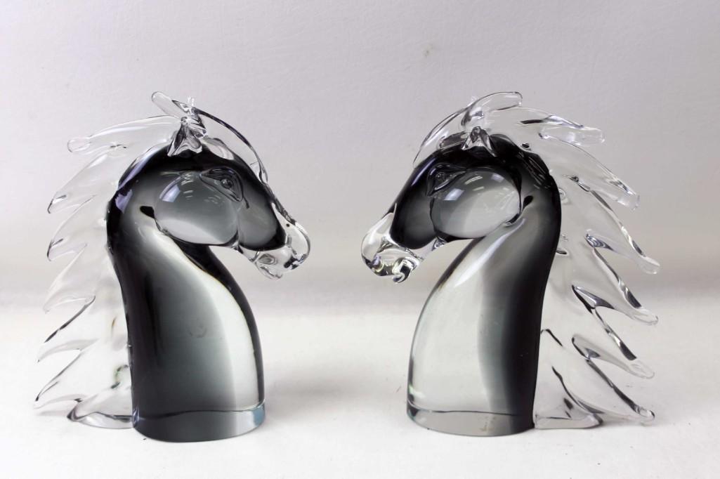 Pair of Art Glass Horses: Pair of Art Glass Horse or Knight Bookends . One has a chipped ear Condition: One has a chipped ear