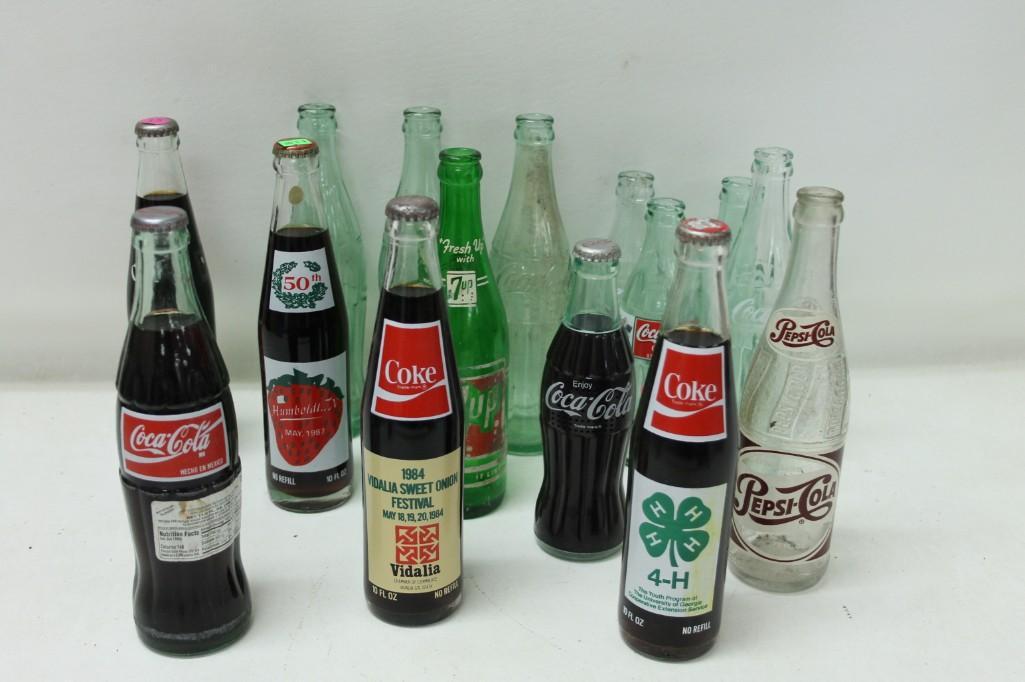 Lot of Vintage Coca Cola, Pepsi, 7 Up Bottles: Lot of Vintage Coca Cola, Pepsi, 7 Up Bottles Includes limited bottles like the 1984 Vidalia Sweet Onion Festival Coke Bottle Apparently vidalia onions and Coke go well together