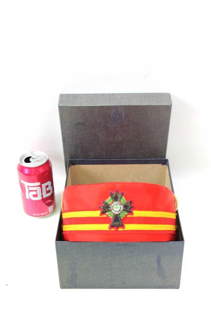 Masons KT Comm Court of Honor Hat in Box: Vintage Freemasons KT Comm Court of Honor Red Hat in box
