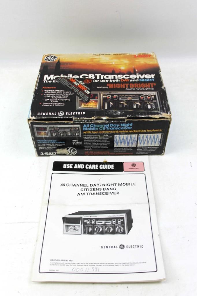 GE Mobile CB Transceiver with box and manual (1 of 4)