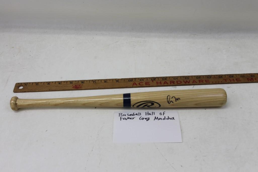 Mini Baseball Bat signed by Greg Maddux Hall of Famer: Mini Baseball Bat signed by Greg Maddux Baseball hall of Fame No COA