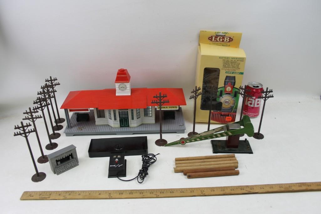 Lot of Model Train Accessories (1 of 6)