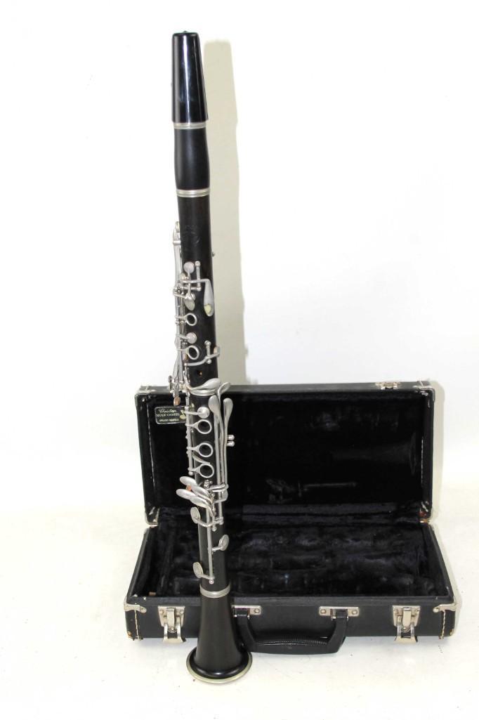 Selmer Signet 100 Wood Clarinet with Case: Selmer Signet 100 Wooden Clarinet with Case . This is a nice musical band instrumentCondition: Definitely needs new cork. Has a repaired crack in the bell (it's very hard to see and won't affect the