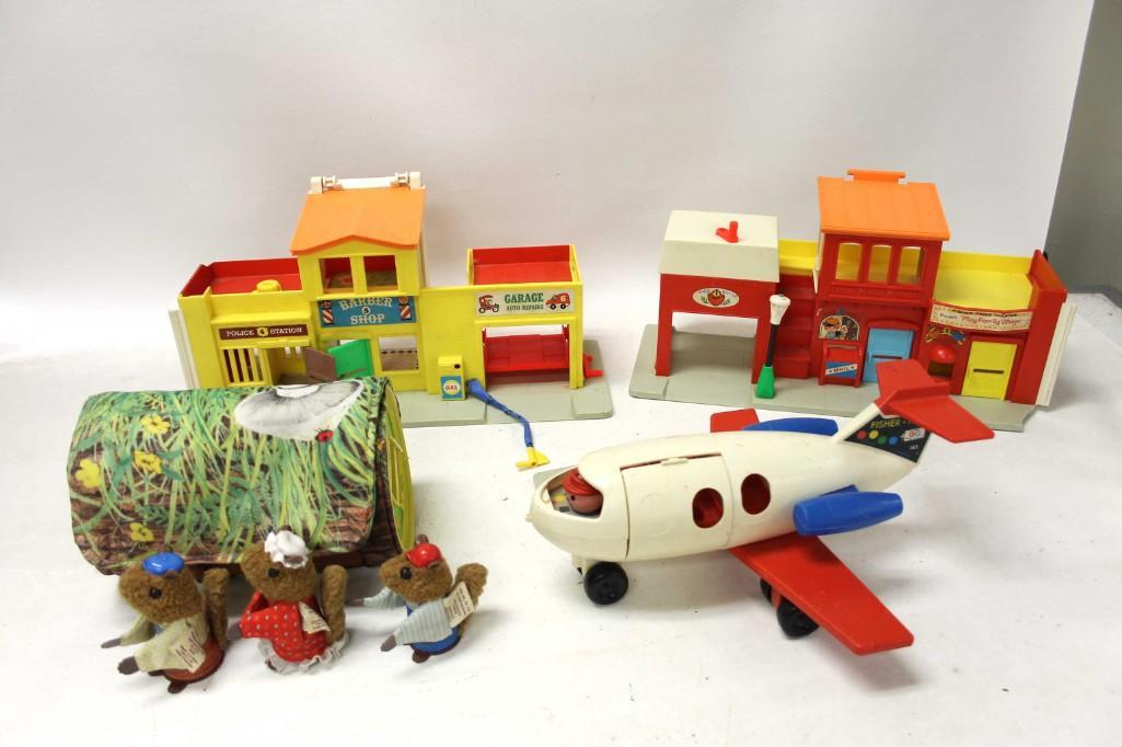 Lot of Fisher Price Toys incl Airplane , Firehouse ,: Lot of Fisher Price Toys incl Airplane , Firehouse , Garage / Barber Shop , Squirrels