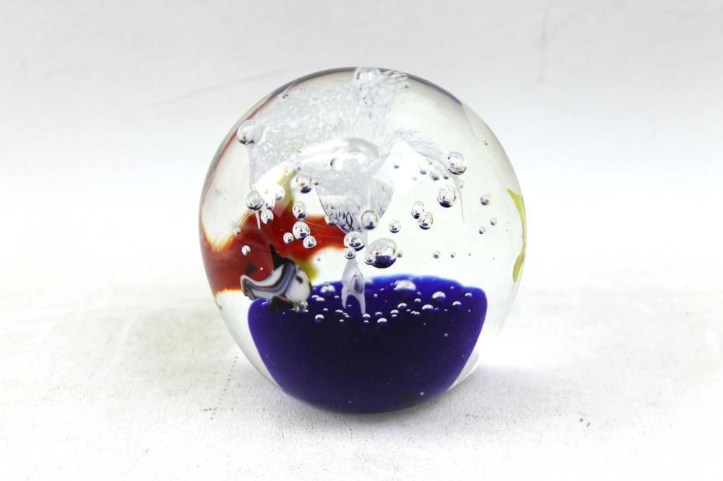 Art Glass Paperweight with Fish Design: Art Glass Paperweight with Fish Design