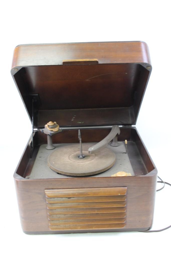 Vintage Record Player - Admiral Radio Corp. of America: Vintage Record Player - Admiral Radio Corp. of America