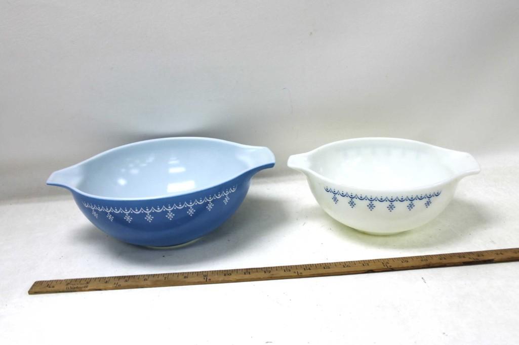 2 Vintage Pyrex Snowflake Garland Cinderella Mixing (1 of 6)