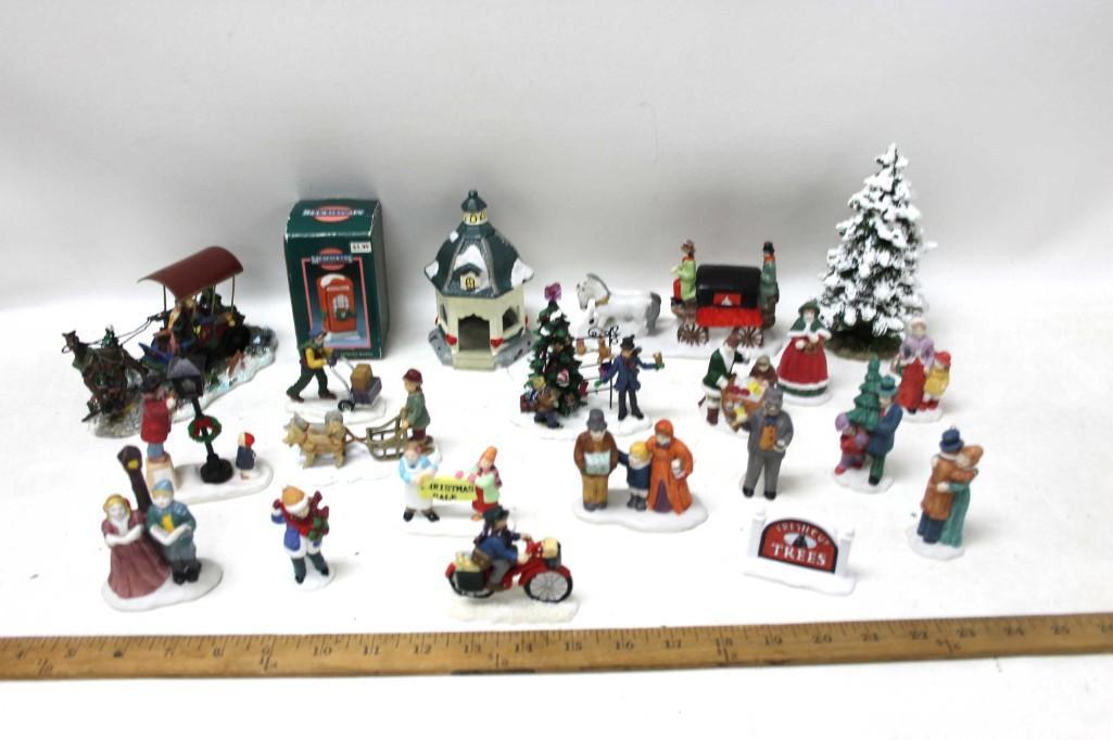 Lot of Christmas Village Items (1 of 3)