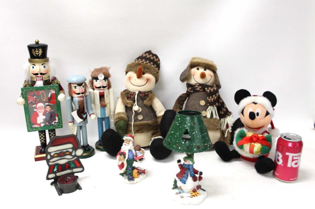 Christmas Lot incl Nutcrackers and Christmas Plush: Christmas Lot incl Nutcrackers and Christmas Plush