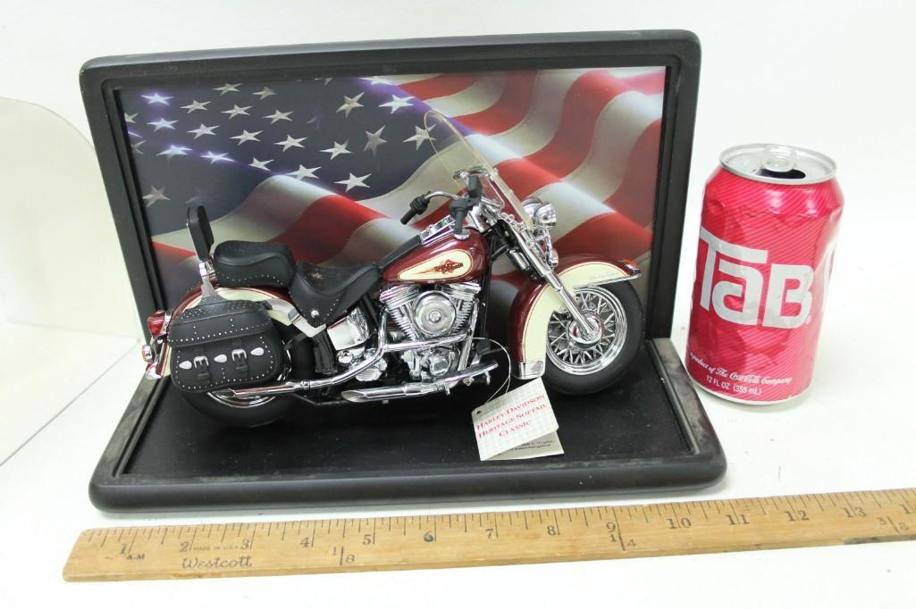 Harley Davidson 1:10 Scale Die Cast Model with Case: Harley Davidson 1:10 Scale Die Cast Model with Case