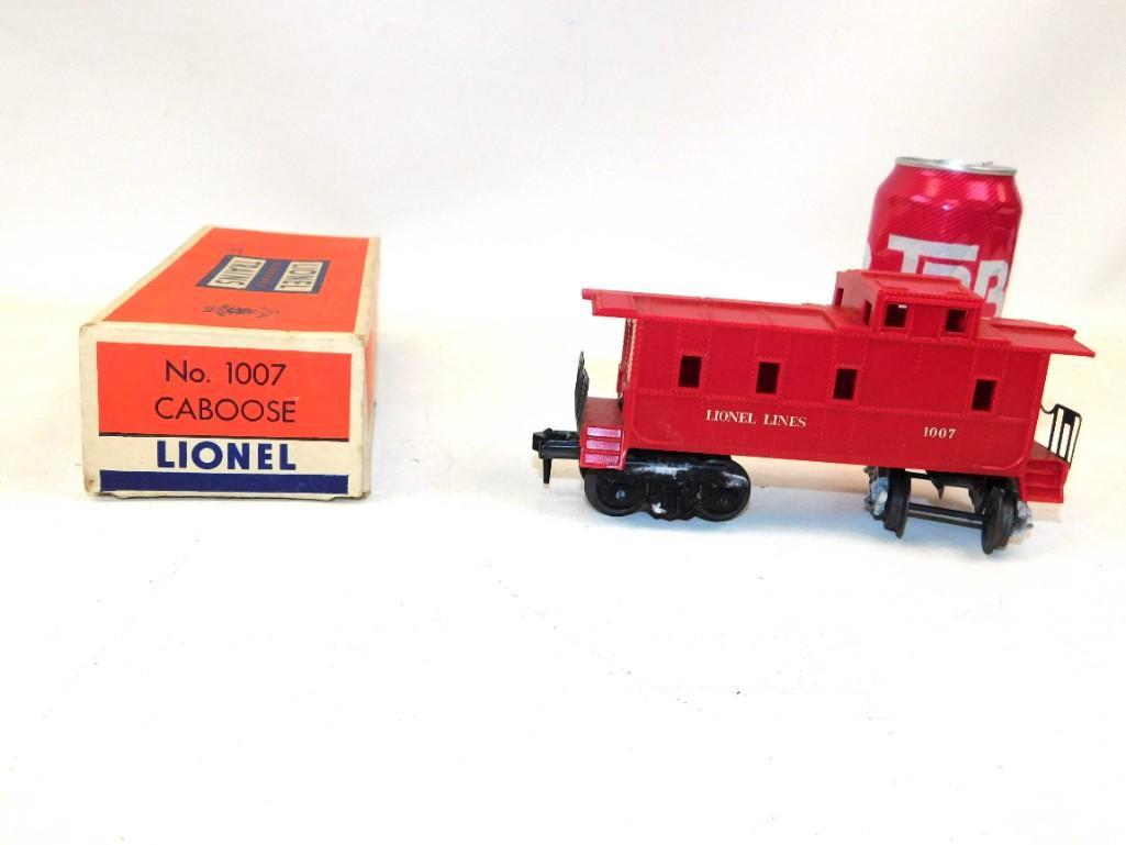 Vintage Lionel Caboose No 1007: Vintage Lionel Caboose No 1007 in Original Box Model Railroad Train Lot E Condition: Has oxidation on the wheels