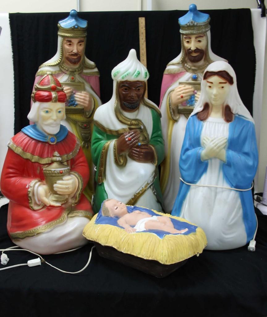 6 pc Blow Mold Nativity Scene - No Joseph: 6 pc Blow Mold Nativity Scene - No Joseph . Includes 6 kings , Mary , Baby Jesus . NO JOSEPH . Includes Empire , TPI , General Foam Plastics Condition: One of the pink Kings has a li