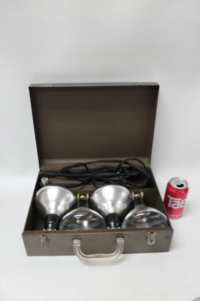 Vintage Powelite Folding Portable Light Model 250: Vintage Powelite Folding Portable Light Model 250 Comes with a case Powell Prod's Inc.,
