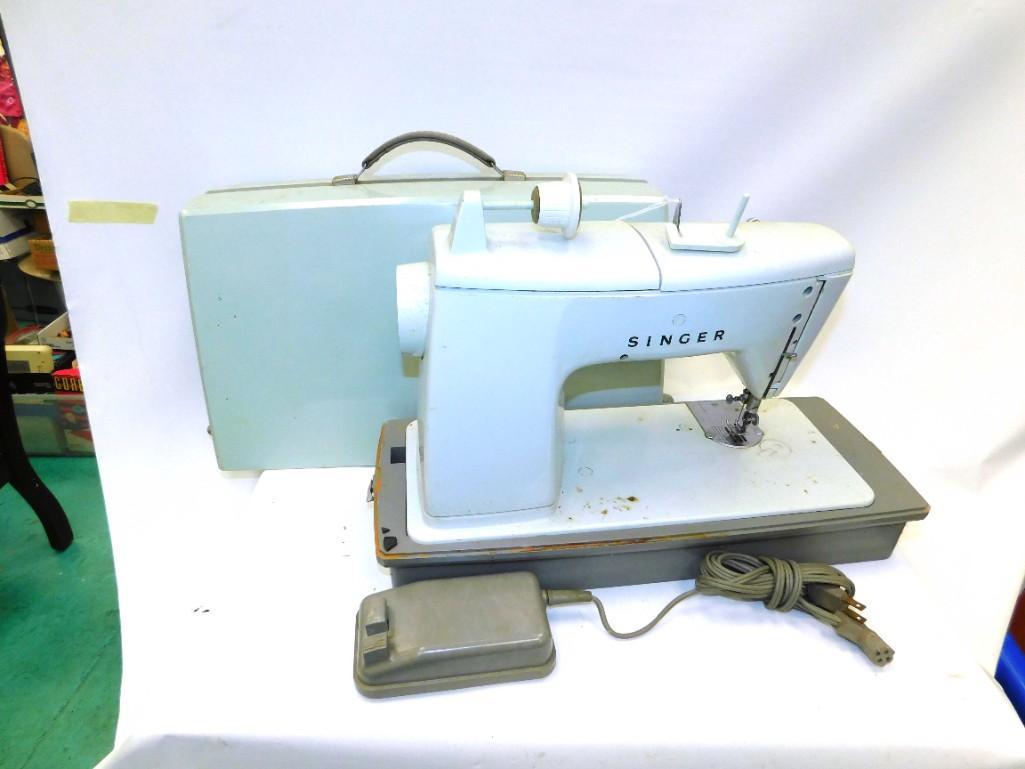 Portable Singer Sewing Machine with Case: Portable Singer Sewing Machine with Case Condition: Untested