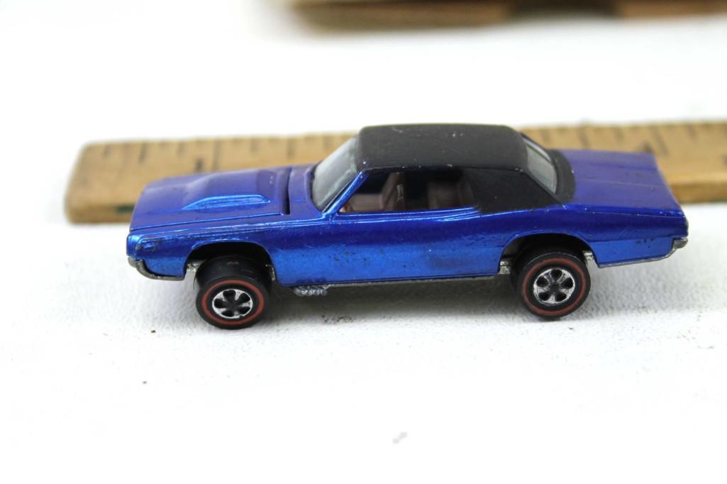 Hot Wheels Redline 1967 Custom T-Bird Car: Hot Wheels Redline 1967 Custom T-Bird Car Wheels are bent