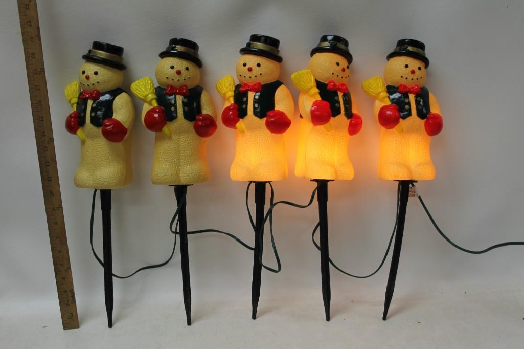 Snowman Blow Mold Sidewalk Stakes: Snowman Blow Mold Sidewalk Stakes Condition: Only 3 of them light up , These are kind of brittle from age and some of the bottoms are cracked where the stake goes into the snoeman