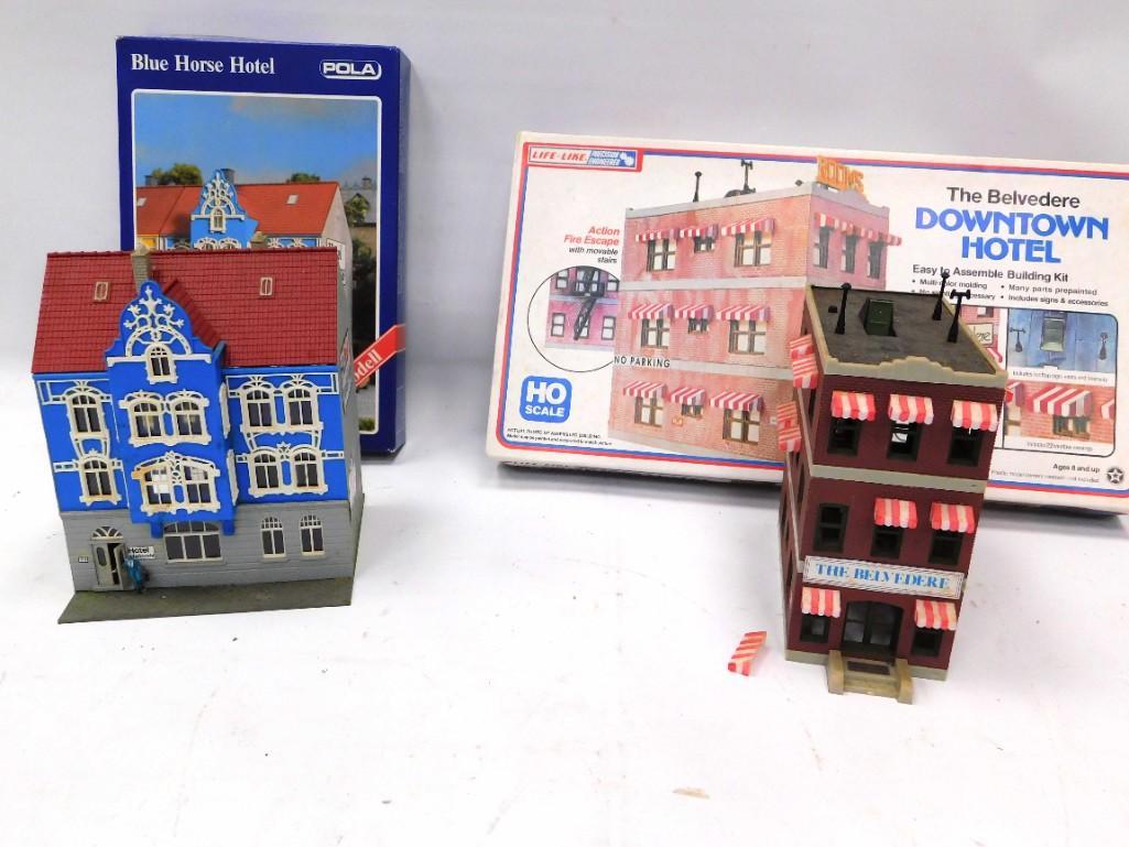 2 HO Scale Model Railroad Buildings incl Blue Horse: 2 HO Scale Model Railroad Buildings incl Polo Meister Modell Blue Horse Hotel and Life-Like The Belvedere Downtown Hotel . These are both already-built kits . Boxes are included &nbs