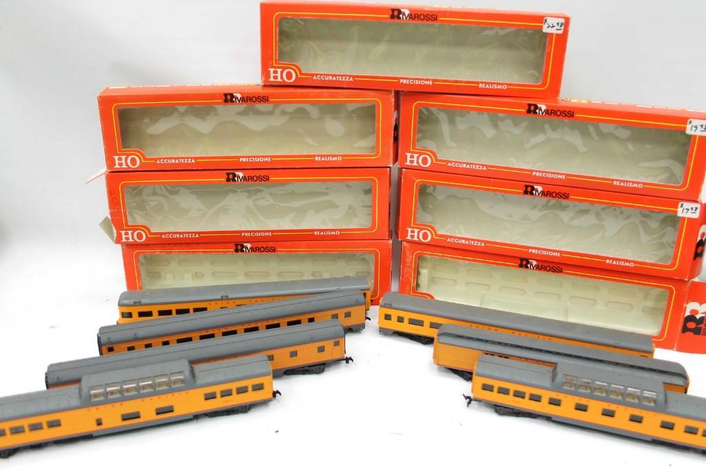 Rivarossi HO Scale Union Pacific Model Train Cars: Rivarossi HO Scale Union Pacific Model Train Passenger Cars. Includes 2 Observation cars . 1 passenger car has broken wheels . Includes original boxes . Train Lot C Condi