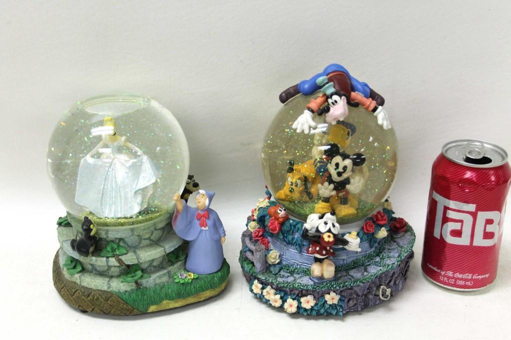 Lot of 2 Disney Snow Globes / Music Boxes: Lot of 2 Disney Snow Globes / Music Boxes . One plays Bibbidi Bobbidi Boo and the other plays Zipp a dee doo dahWand is broken off on the Cinderella one