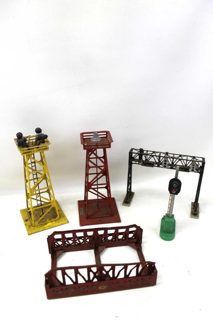 Lot of Model Train Accessories including Lionel 395: Lot of Model Train Accessories including Lionel 395 Floodlight tower and 394 Beacon