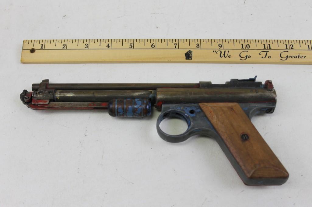 Some sort of Pump Gun: Some sort of Pump Gun It appears to be missing it's trigger