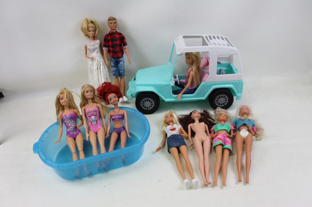 Barbie Lot including Barbies, Jeep and a Ken Doll: Barbie Lot including Barbies, Jeep and a Ken Doll