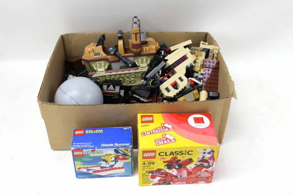 Lot of Legos including Sets 6513 and 10707 plus others: Lot of Lego including Sets 6513 Glade Runner and 10707 plus a box of misc. including some base plates