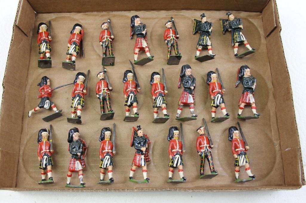 Lot of Metal Toy Soldiers Britains LTD Made in England: Lot of Metal Toy Soldiers Britains LTD Made in England 22 Scottish Bag Pipe Figurines Lot Z