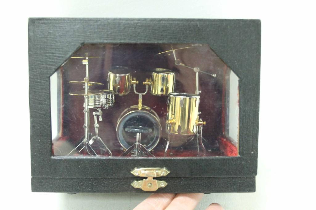 Miniature Drum Set in a Display Case (1 of 6)