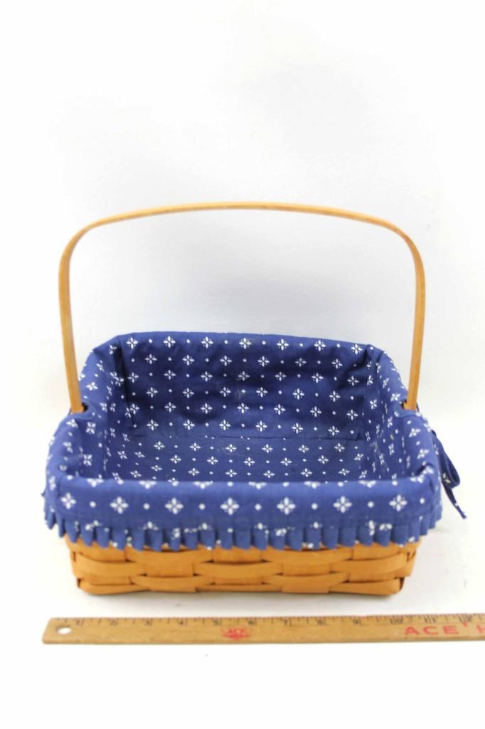 Longaberger Basket with Liner (1 of 5)