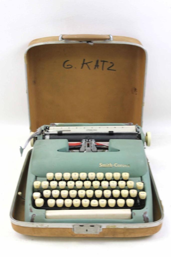 Vintage Aqua Smith Corona Portable Typewriter (1 of 5)