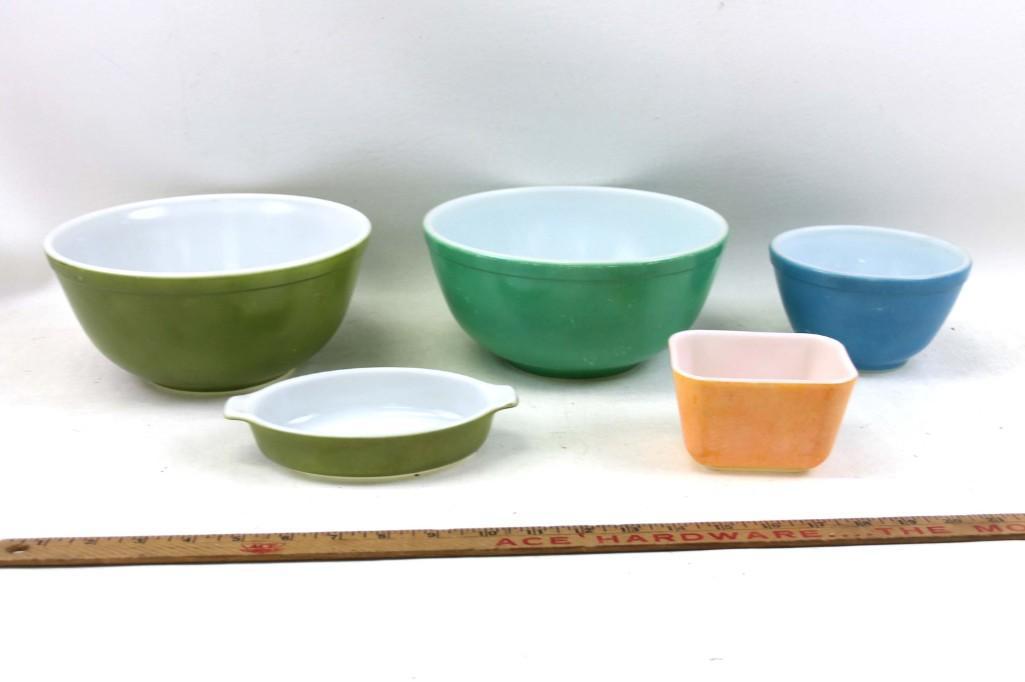 Lot of Vintage Pyrex Bowls , Casserole , Refrigerator (1 of 5)