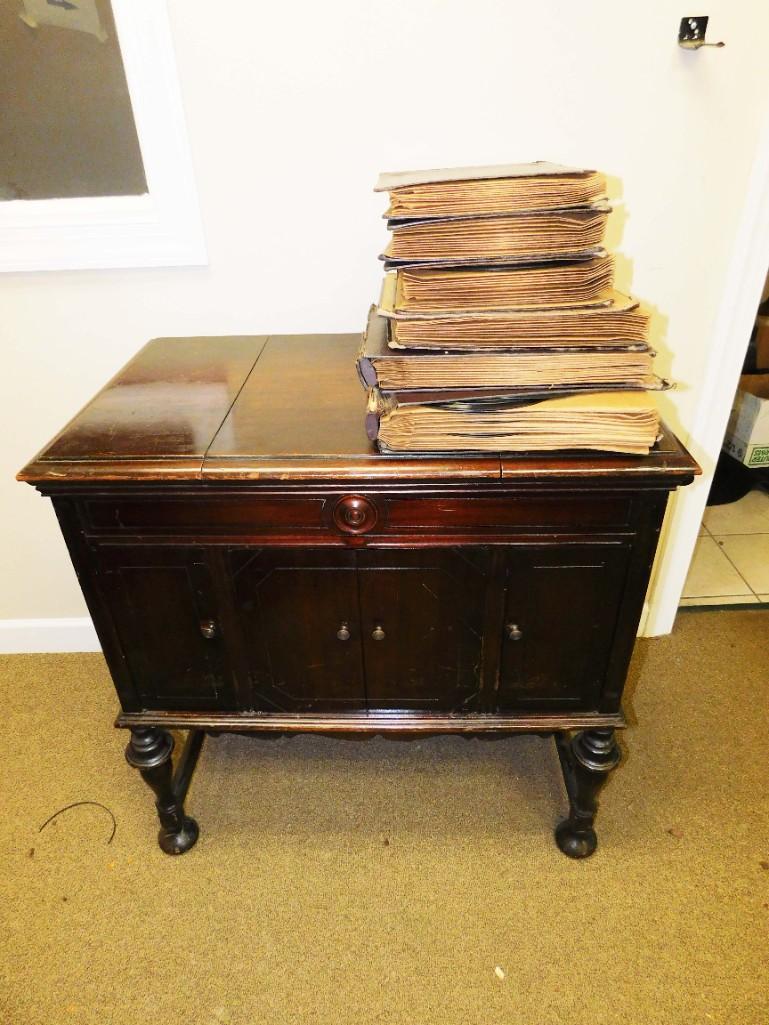 Victrola Record Player with Records (1 of 13)