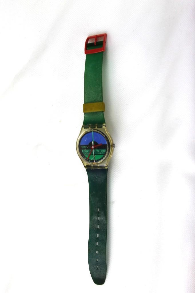 Vintage Swatch Swiss Watch: Vintage Swatch Swiss Watch Condition: has some scratches and yellowing to the plastic. untested