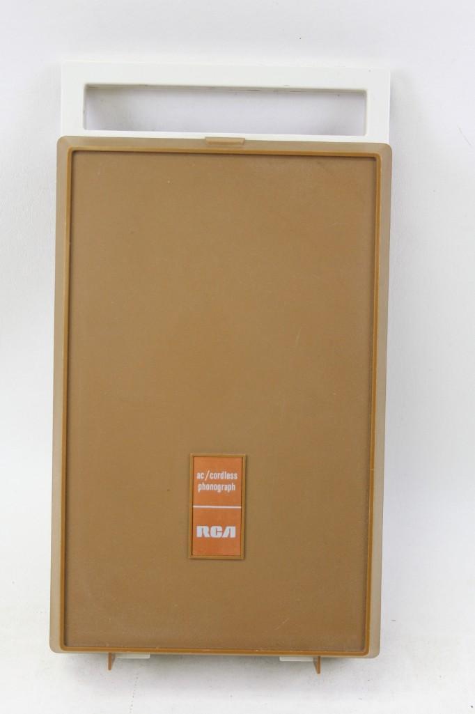 RCA Vintage Portable Record Player (1 of 4)