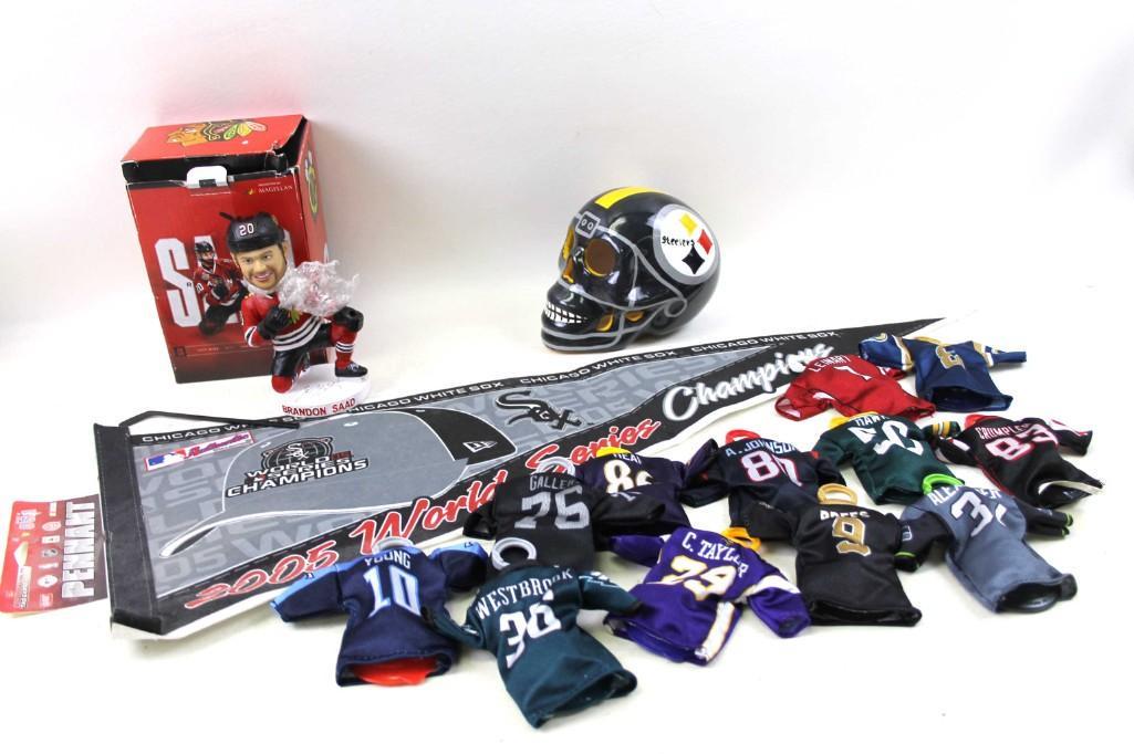 Sports lot - Blackhawks Bobble Head, Mini Skull Helmet, (1 of 5)