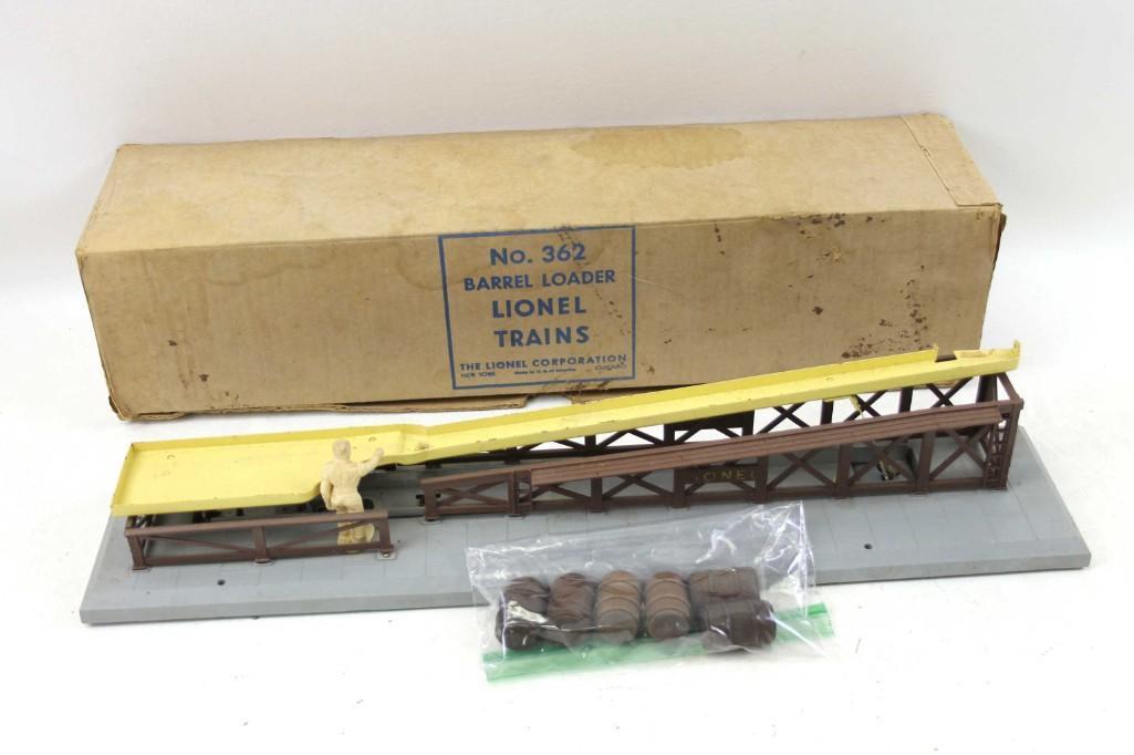 Vintage Lionel Trains Barrel Loader No. 362 (1 of 6)