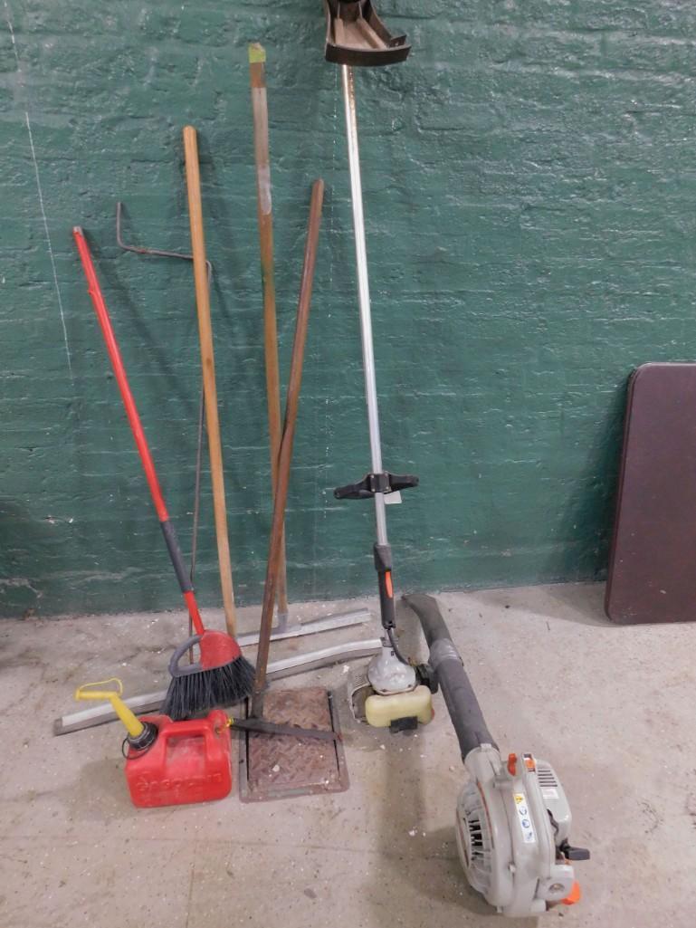Misc Lot Yard Tools: Misc Lot Yard Tools Condition: Untested Because of the current covid 19 situation, pick up times are by appointment only. Pick up for this auction will be Feb 27 and 28 during the auction or Mon
