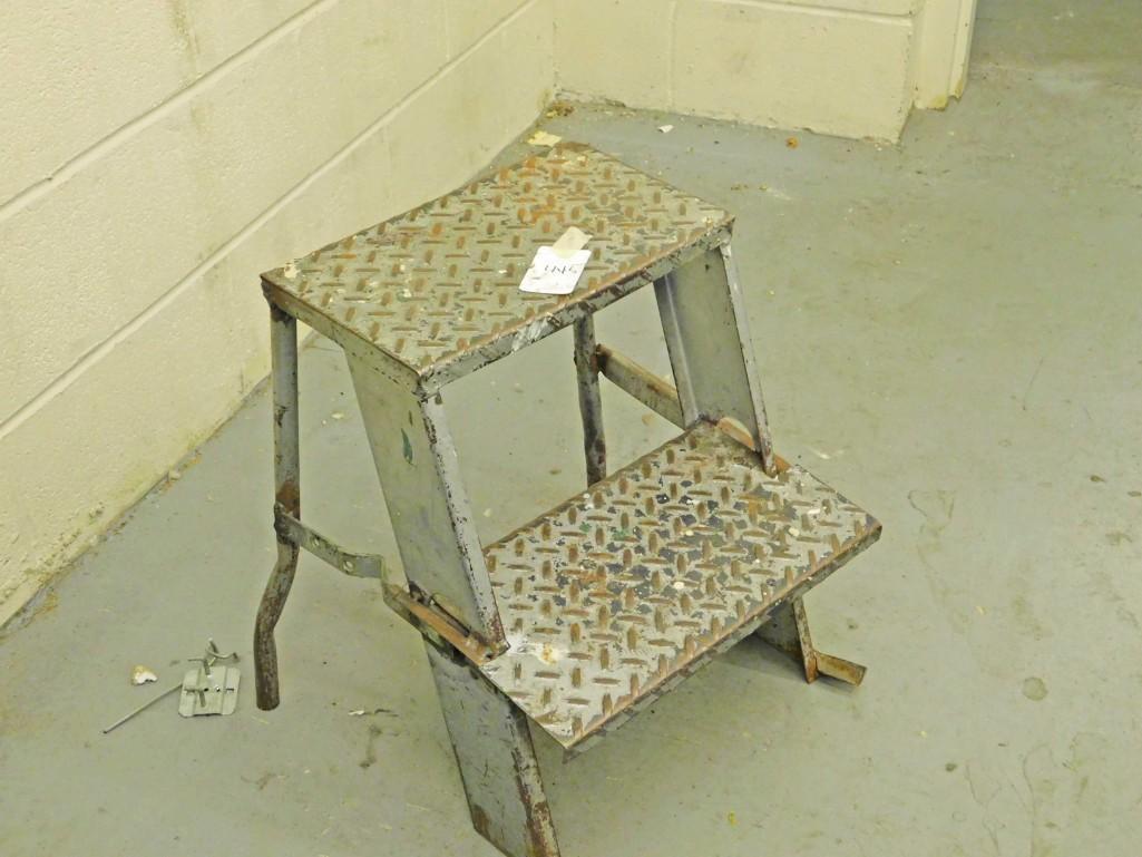 Vintage Industrial Metal Step Stool: Vintage Industrial Metal Step Stool Because of the current covid 19 situation, pick up times are by appointment only. Pick up for this auction will be Feb 27 and 28 during the auction or Monday, March