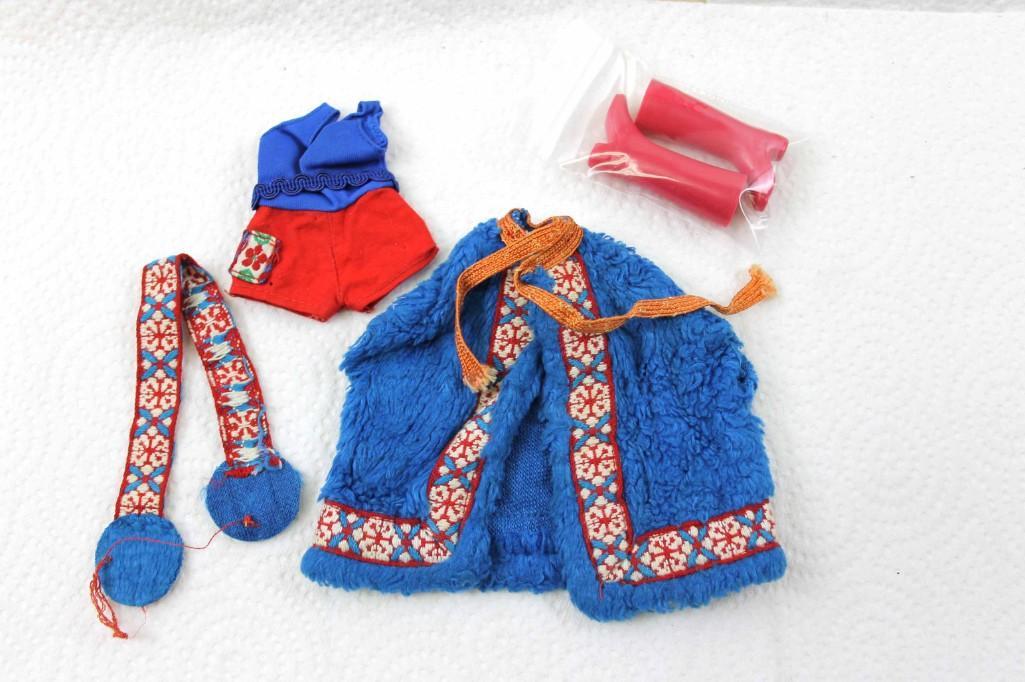 1972 Kenner Blythe's Boutique Kozy Kape Doll Fashion (1 of 5)