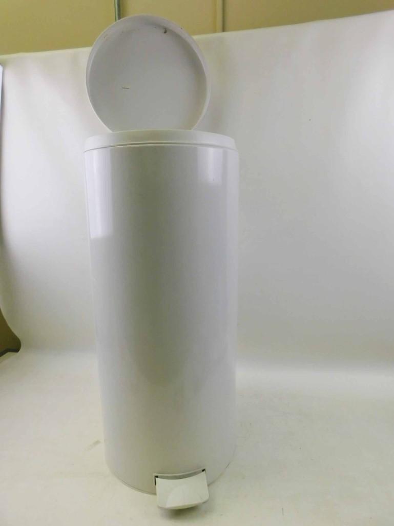 White Brabantia Step Trash Can or Garbage Can (1 of 3)