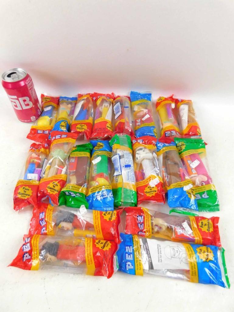 Lot of approx. 20 Pez Dispenser new in package (1 of 2)