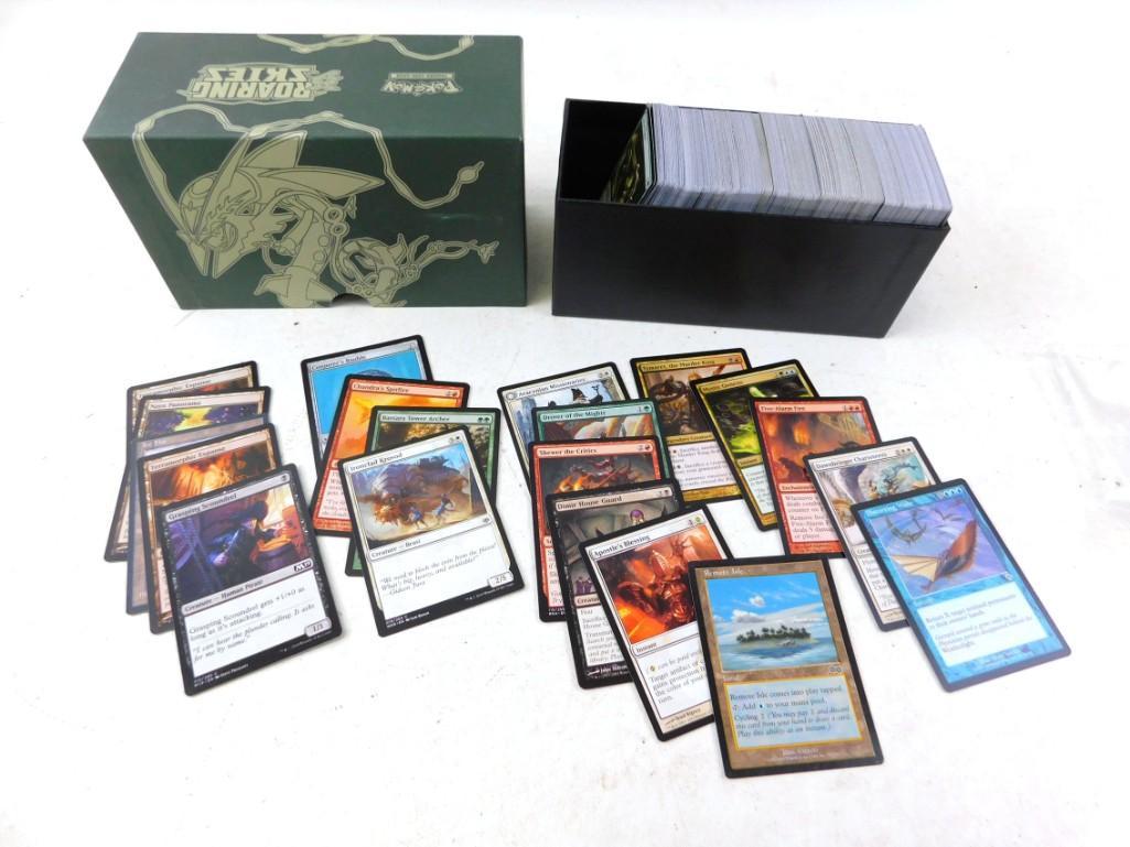 Box of Roughly 500 Magic The Gathering Collector / Game (1 of 3)