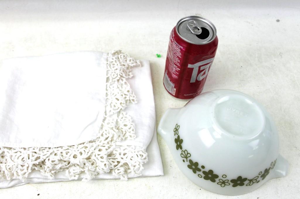 Vintage Pyrex Crazy Daisy Cinderella Bowl and a Table (1 of 3)