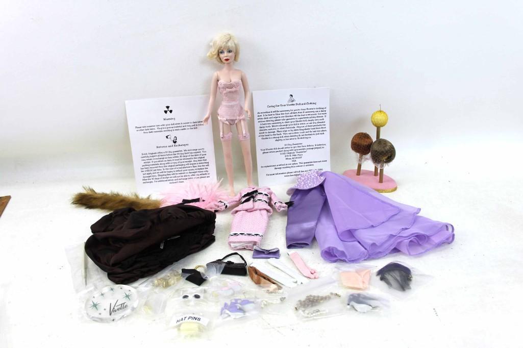 DAE Original Vivette Doll Weekend in New York Gift Set (1 of 10)